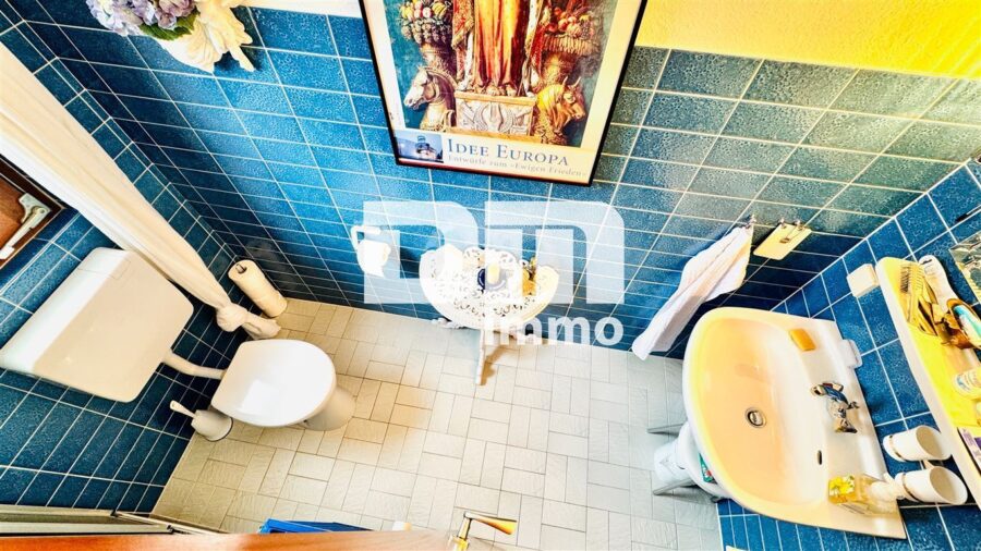 Großer altengerechter Bungalow mit großem Garten, 2 Terrassen, Garage und Einliegerbereich - EG Gäste WC